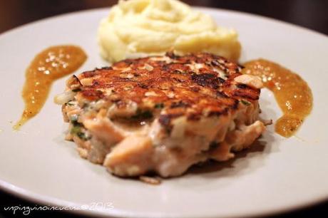 Burger di salmone con mostardina di agrumi e balsamico