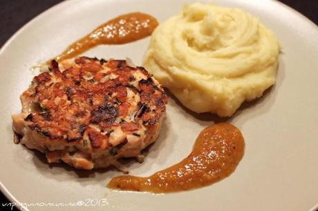 Burger di salmone con mostardina di agrumi e balsamico