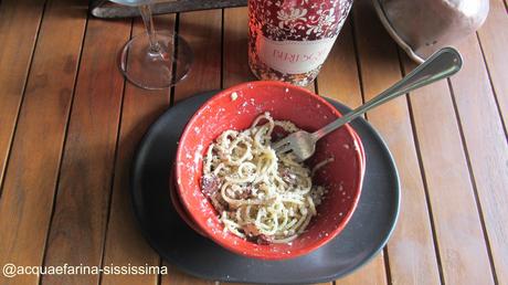 spaghetti cremosi all'erba cipollina e nocciole