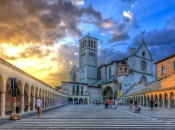 Assisi, Manifesto Ufficiale Papa, Pasqua “flusso turistico molto significativo” aumento.