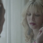 Courtney Love nello spot della sigaretta elettronica (video)