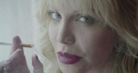 MA LE COURTNEY LOVE SOGNANO SIGARETTE ELETTRICHE?