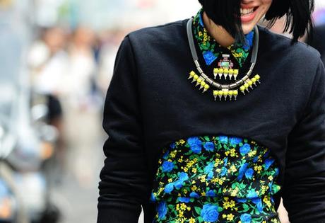 Cropped sweater street style