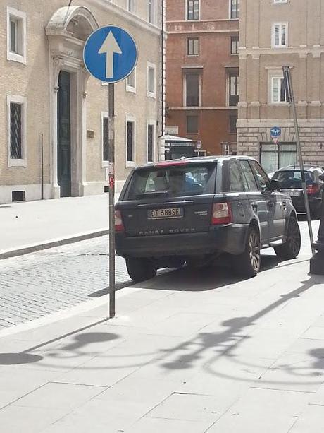 Attenzione al nuovo parking a dieci metri da Piazza Navona. E' in Piazza Sant'Apollinare, ecco le foto