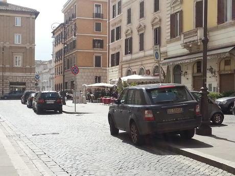Attenzione al nuovo parking a dieci metri da Piazza Navona. E' in Piazza Sant'Apollinare, ecco le foto