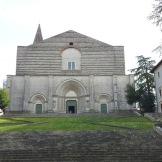 Trekking urbano tra storie e leggende nella città di Todi