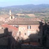 Trekking urbano tra storie e leggende nella città di Todi