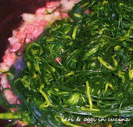 Agretti (o Barba di frate o Lischi) alla salsiccia