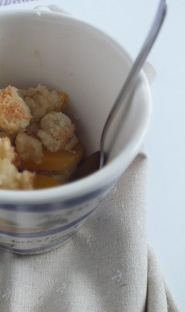 Crumble di pesche e mandorle