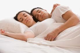 Letto matrimoniale: come si dorme?