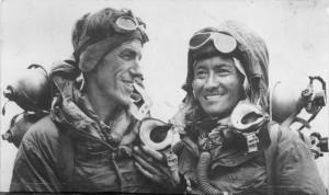 Hillary e Tenzing con i autorespiratori a circuito aperto