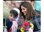 Glasgow: Kate Middleton, otto tiri prima fare canestro (video)