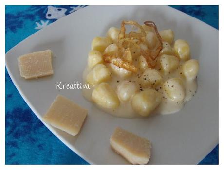 Gnocchetti con stracchino e cipolla croccante