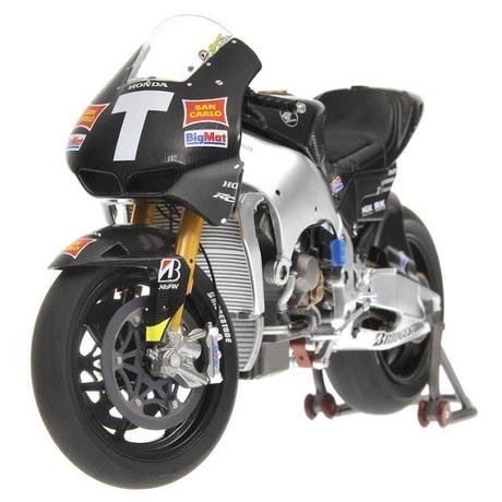 Honda RC 212V M.Simoncelli Testbike 2011 L.E. 3358 pcs. by Minichamps