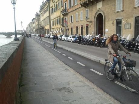 Ma smettiamola con questi confronti con le città straniere. Per trovare la decenza basta fare un'ora e un quarto di treno: Firenze, tipo...