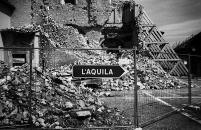 L'Aquila, una fiaccolata per non dimenticare il sisma distruttivo di quattro anni fa