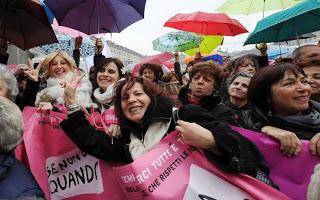 #Comizidamore: Donne italiane, tra #femminicidi e benaltrismo