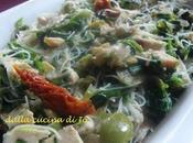 Rice vermicelli pollo, spinaci olive