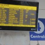 (Bologna) Beh, é una buona giornata per Trenitalia: oggi solo il 50% dei treni é in ritardo.