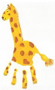 Dipingiamo una giraffa con le mani!