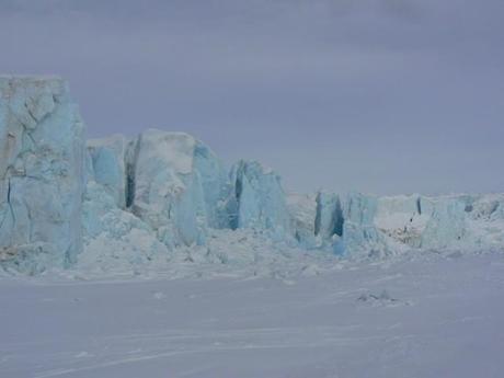 Montagne di ghiaccio al Circolo Polare Artico (foto di fuorifuori.org)