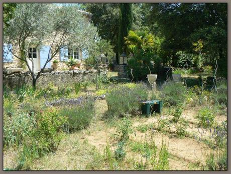 Tra canti di cicale e profumo di rosmarino..un bellissimo mas in Provenza