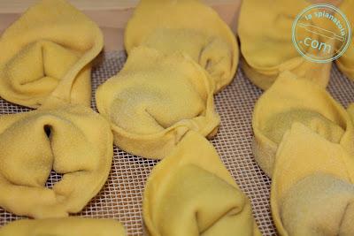 cappellacci con robiola e asparagi