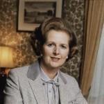 Margaret Thatcher è morta omaggi e fiori davanti la sua casa 14