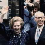 Margaret Thatcher è morta omaggi e fiori davanti la sua casa 01