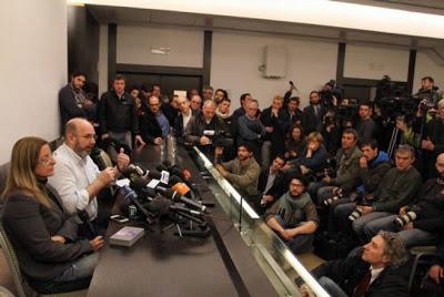 D'ACCORDO A NON APPOGGIARE QUESTO PERVERSO MODELLO DI DEMOCRAZIA PARTITOCRATICA!