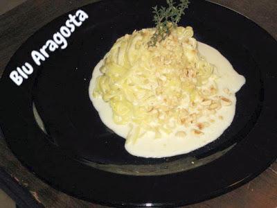 Taglierini con fonduta di castelmagno e granella di nocciole