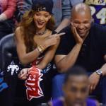 RIHANNA AND HER BROTHER COURTSIDE AT THE LAKERS CLIPPERS GAME Rihanna tifosa dei Lakers