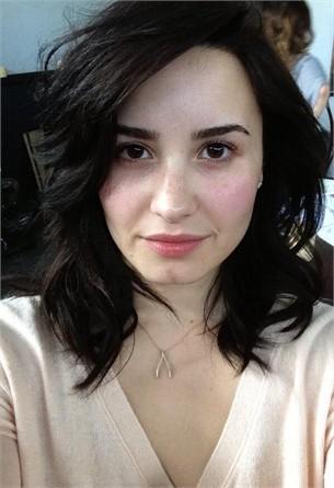 demi lovato senza trucco.jpg