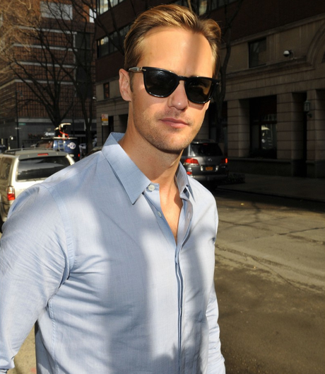 Alexander Skarsgård ospite di ‘Live with Kelly & Michael’ parla della Stagione 6 e di Disconnect