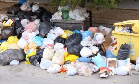 Abbandono dei rifiuti. 140 multe nel 2013 a Marsala Abbandono dei rifiuti. 140 multe nel 2013 a Marsala