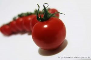 Calamaretti ripieni su gazpacho di pomodoro & crema di basilico