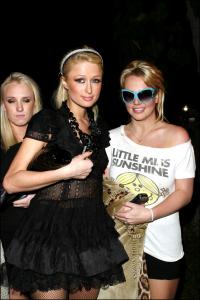 Novembre 2006: nasce l'amicizia tra Britney e Paris Hilton. Una delle 