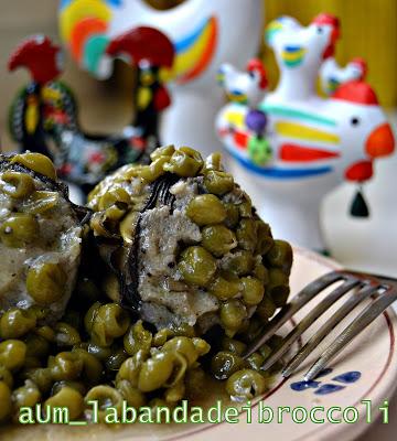 Carciofi ripieni sul letto di pisellini di Anna