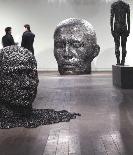 MERAVIGLIOSE SUPERFICI NELLE SCULTURE FATTE CON CATENE DA SEO YOUNG-DEOK