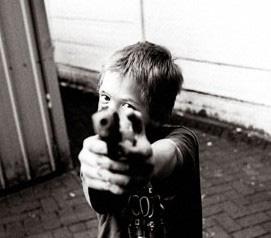 gunchild USA: gioco mortale tra bambini, fatale il colpo di pistola