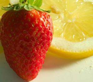 http://www.cookbookpeople.com/blog/wp-content/uploads/2009/09/lemon-strawberry.jpg