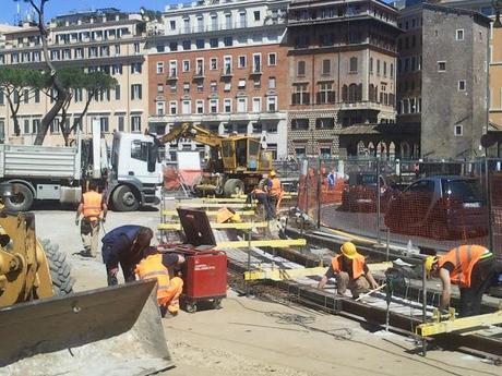 E fu così che da Via Arenula il tram girò per le Botteghe Oscure. Purtroppo