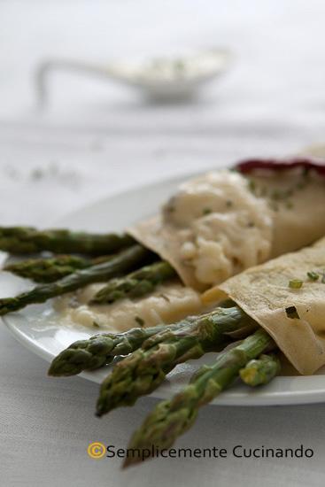 Asparagi in salsa cremosa al formaggio Asparagi al formaggio