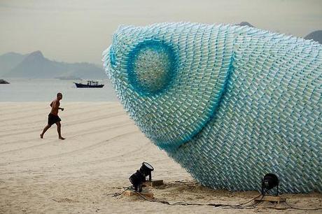 Materiale da scarto  e fantasia di un'artista..