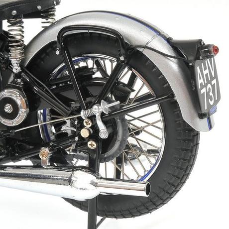 Triumph Tiger 100 Silver 1939 by Minichamps