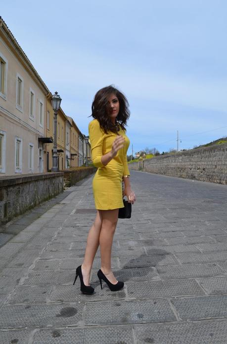 YELLOW DRESS