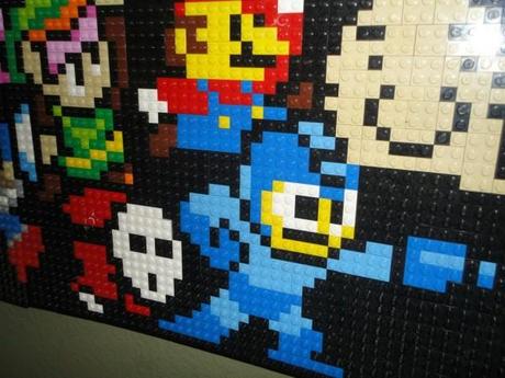 Un mosaico videoludico fatto con i mattoncini LEGO