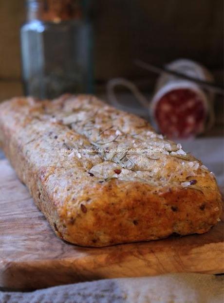 PANE CON FARINA INTEGRALE E ROSMARINO