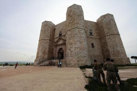 Ruvo/ Castel del Monte. L’Esercito si addestra e ripulisce il Parco Nazionale dell’Alta Murgia