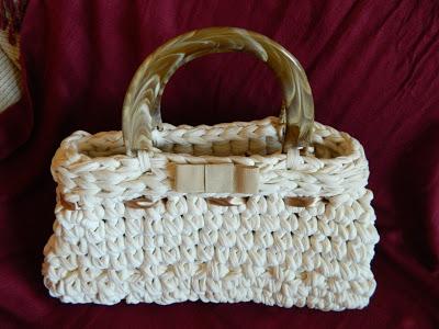 Idee per la festa della mamma...dalla borsa in fettuccia agli oggetti decorati:  tanta creatività a poco prezzo!